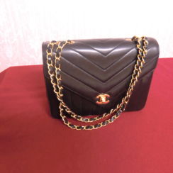 シャネル Vステッチ チェーンショルダー シャネル Vステッチ チェーンショルダー