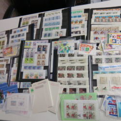 記念切手アルバム6冊分と官製はがきなど 記念切手アルバム6冊分と官製はがきなど