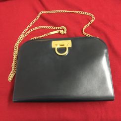 フェラガモ ガンチーニ チェーンショルダーバッグ フェラガモ ガンチーニ チェーンショルダーバッグ